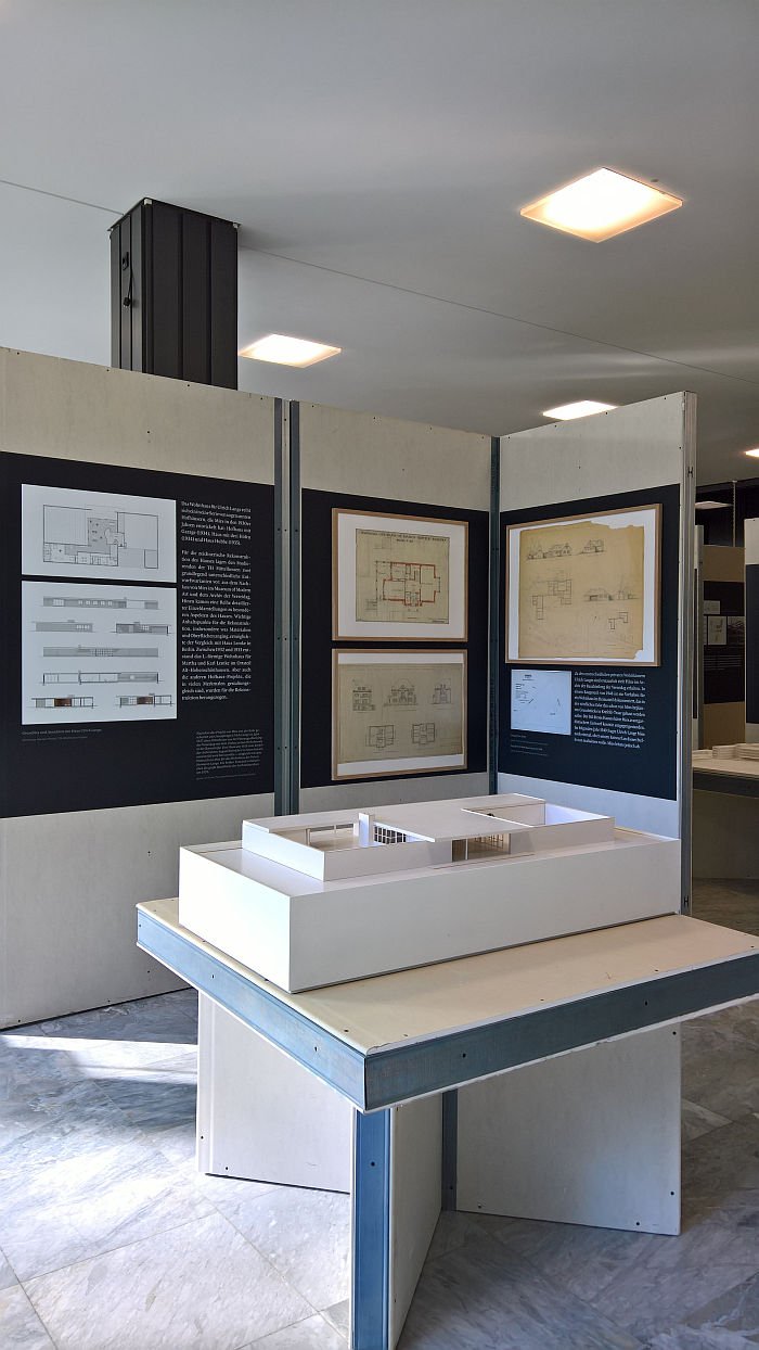 Haus Hermann Lange in Krefeld von Ludwig Mies van der Rohe, gesehen bei